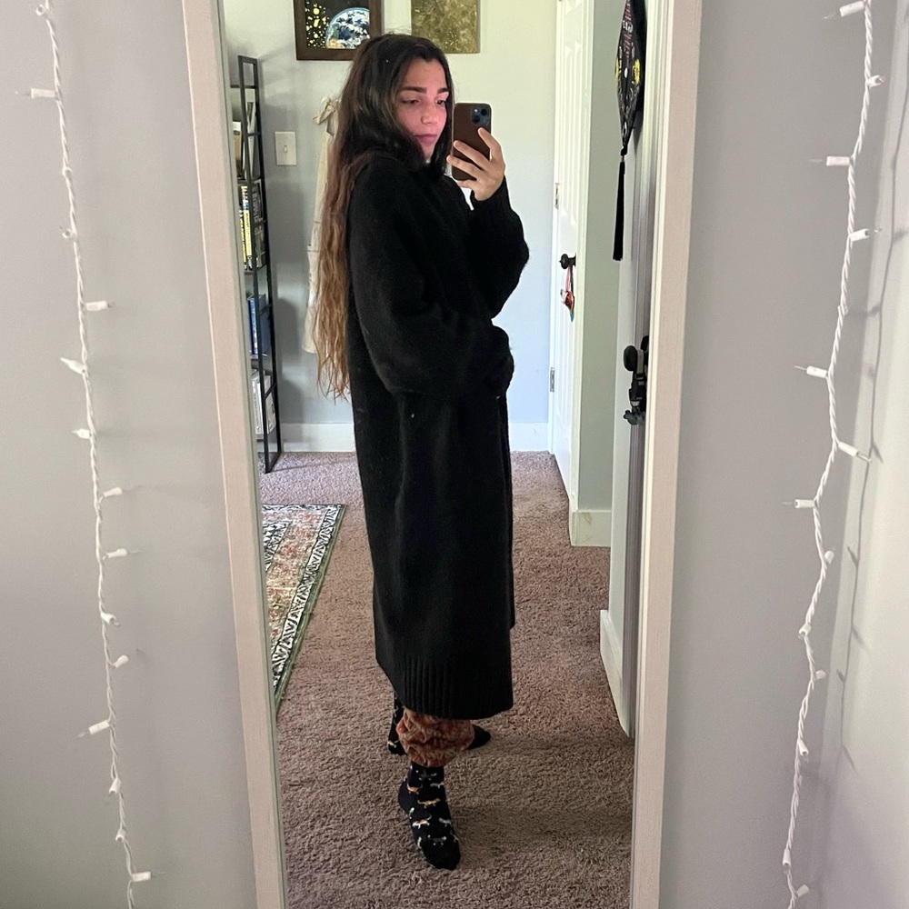 Long black sweater, with pockets!